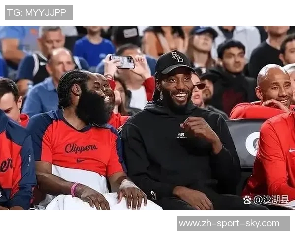 尼克斯与快船激战正酣球迷期待精彩对决与绝佳表现